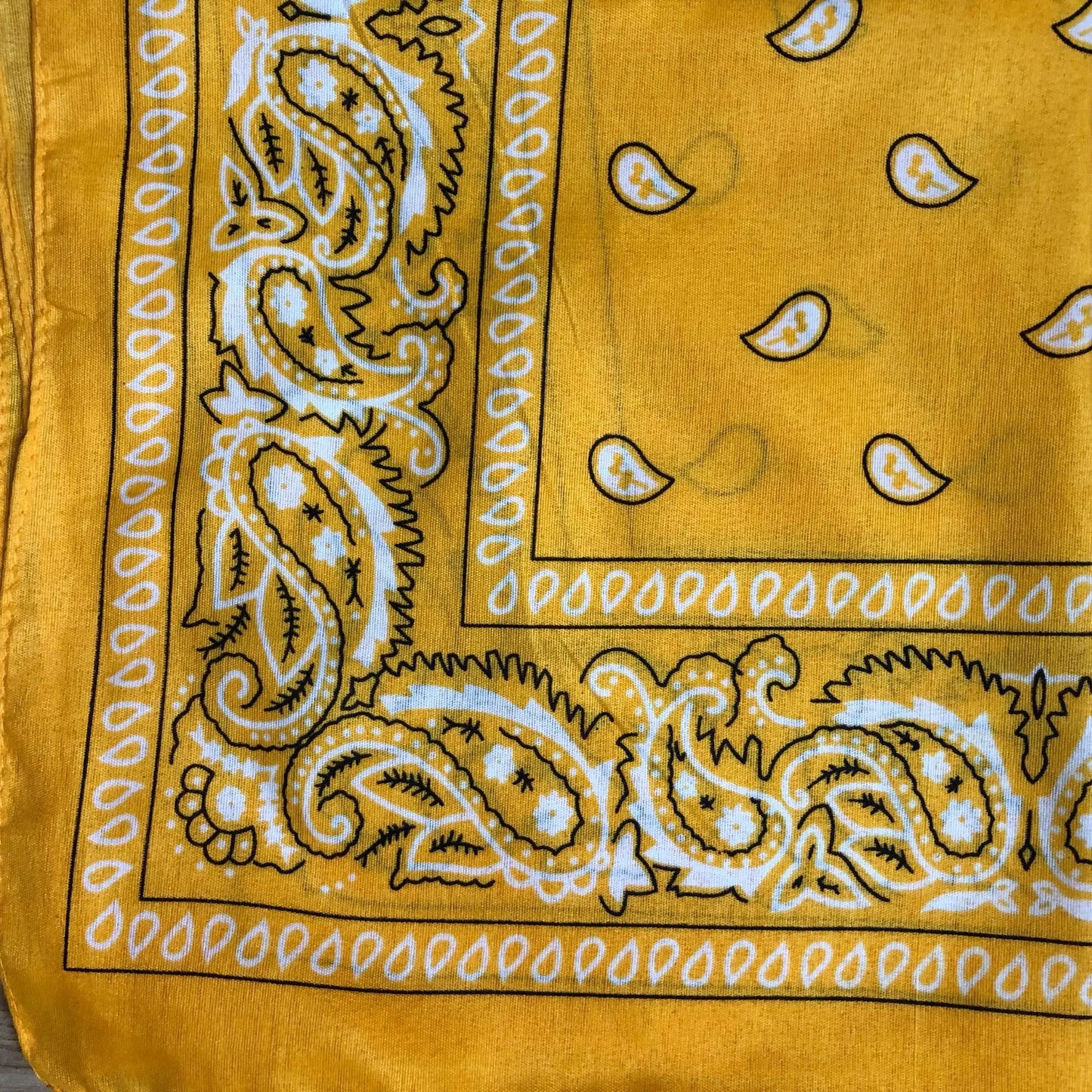 KARTEL KERCHIEF